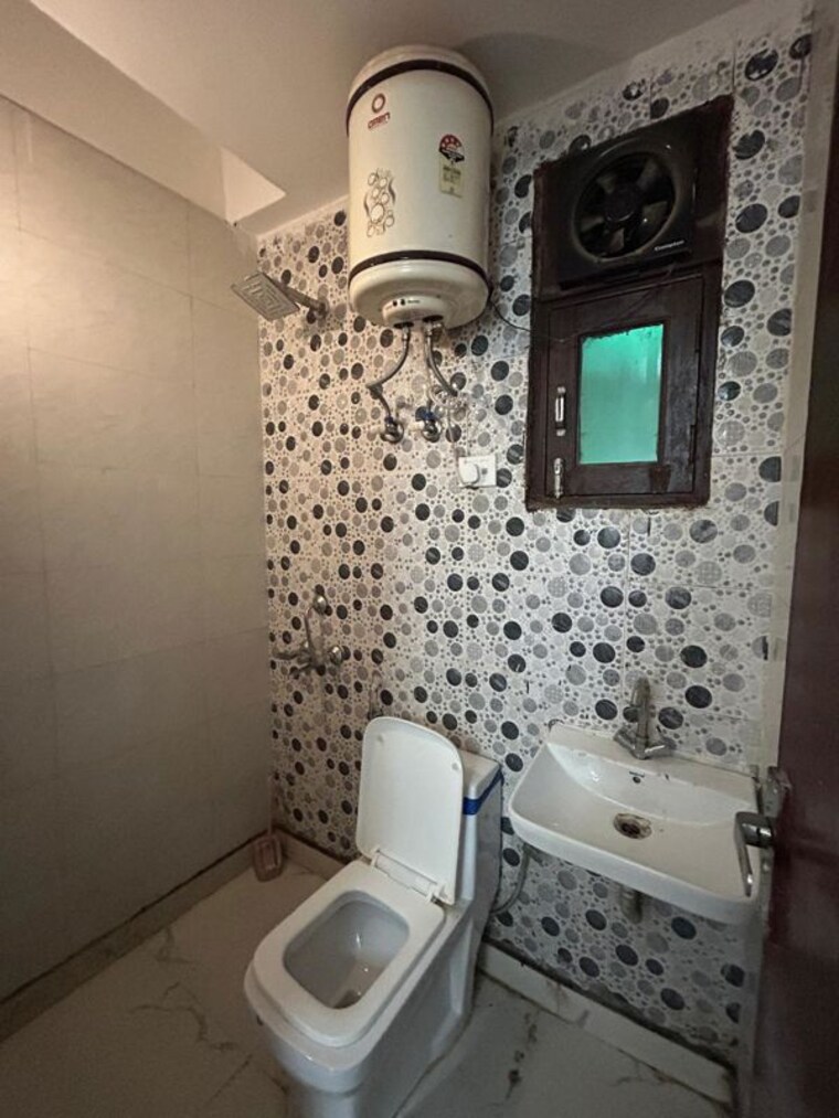 Bathroom, saket 1 RK 470 Sq.Ft. Builder Floor In Saket Delhi 10656640