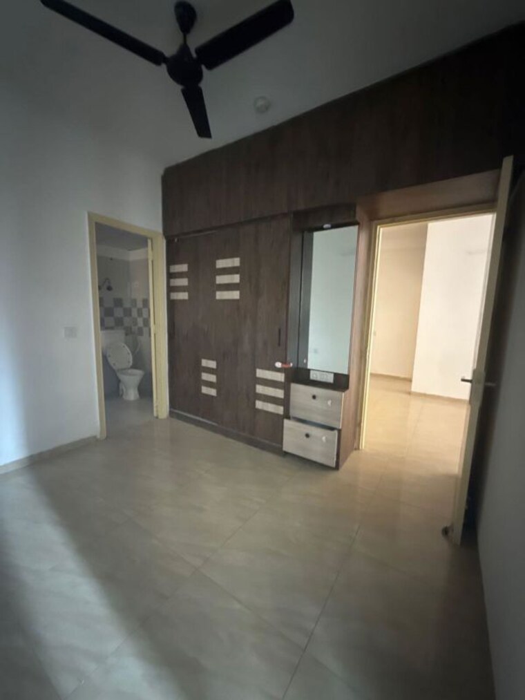 Room, gaur-city-2-14th-avenue 3 Bedroom 1300 Sq.Ft. Apartment In Sector 16c Greater Noida Greater Noida 10656645