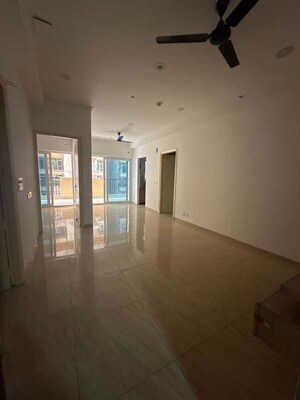 Room in 3 BHK Apartment at Gaur City 2 - 14th Avenue, Sector 16c Greater Noida – for Rent