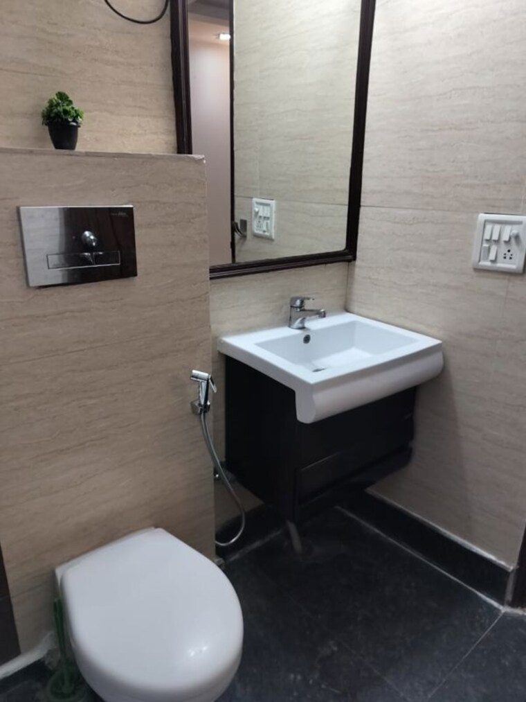 Bathroom, garhi 3 Bedroom 160 Sq.Ft. Builder Floor In Garhi Delhi 10656671