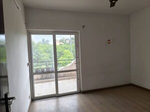 Room in 4 BHK Apartment at Omaxe Heights, Sector 86 – for Rent