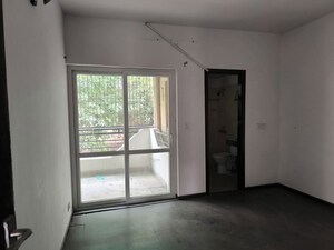 Room in 4 BHK Apartment at Omaxe Heights, Sector 86 – for Rent