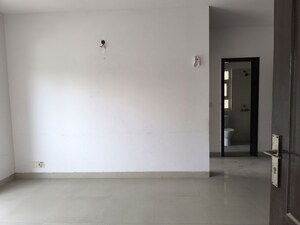 Room in 4 BHK Apartment at Omaxe Heights, Sector 86 – for Rent