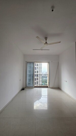Room in 2 BHK Apartment at Vijay Orovia, Ghodbunder Road – for Rent