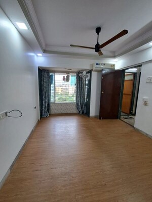 Room in 3 BHK Apartment at Meenakshi Apartment, Goregaon East – for Rent
