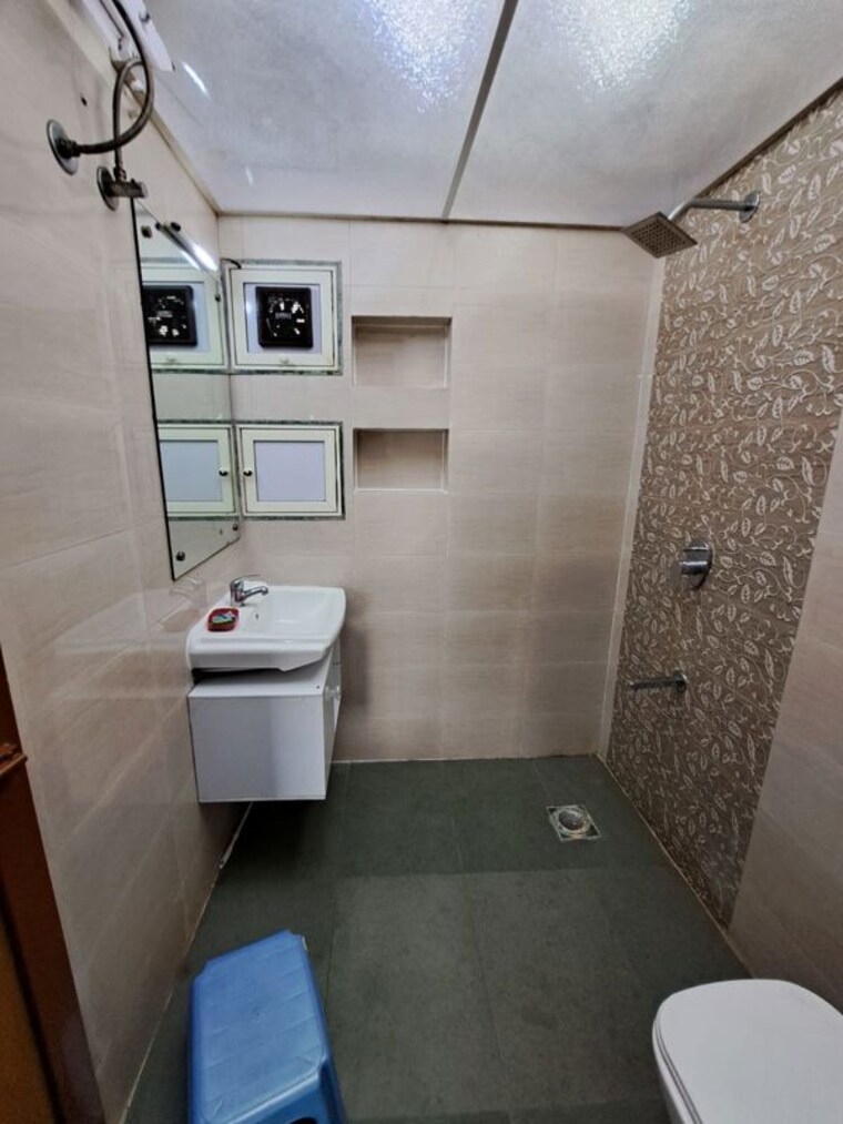 Bathroom, meenakshi-apartment 3 Bedroom 1350 Sq.Ft. Apartment In Goregaon East Mumbai 10656726