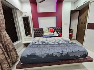 Bedroom in 2 BHK Apartment at Oberoi Realty Park View, Kandivali East – for Rent