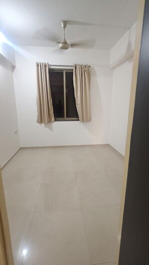 Room in 2.5 BHK Apartment at Neelkanth Palms, Kapur Bawdi – for Rent