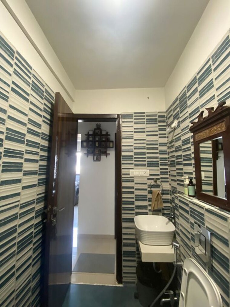 Attached Bathroom, santacruz west 3 Bedroom 890 Sq.Ft. Apartment In Santacruz West Mumbai 10656771