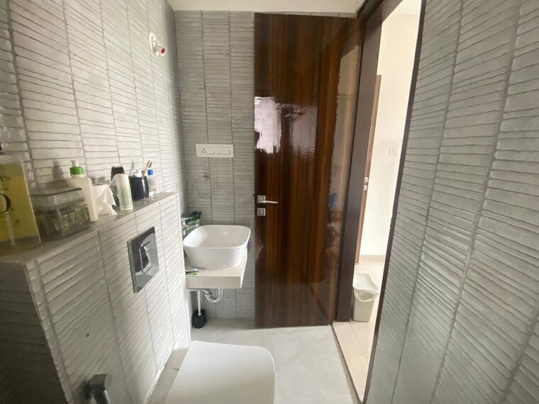 Bathroom, santacruz west 3 Bedroom 890 Sq.Ft. Apartment In Santacruz West Mumbai 10656771