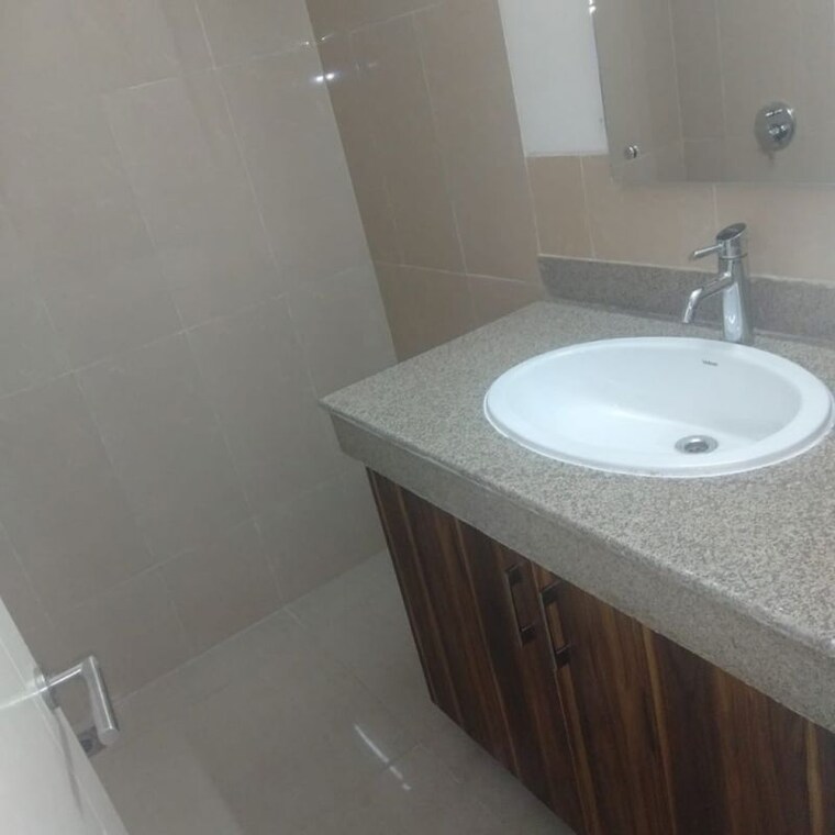 Bathroom, emaar-emerald-estate 2.5 Bedroom 1080 Sq.Ft. Apartment In Sector 65 Gurgaon 10656817