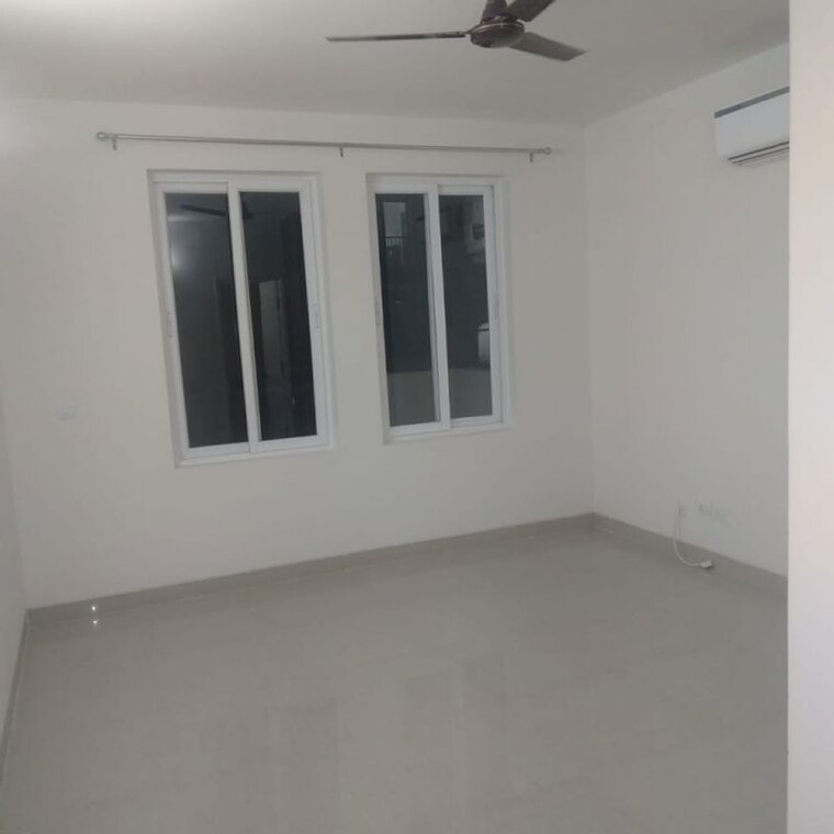 Room, emaar-emerald-estate 2.5 Bedroom 1080 Sq.Ft. Apartment In Sector 65 Gurgaon 10656817