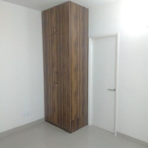 Room in 2.5 BHK Apartment at Emaar Emerald Estate, Sector 65 – for Rent