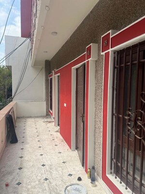 Building Lobby in 3 BHK Villa at Sector 40 – for Rent
