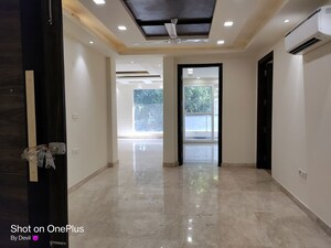 Room in 3 BHK Builder Floor at Sushant Lok I – for Rent