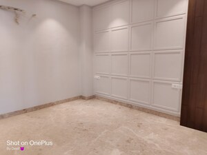 Room in 3 BHK Builder Floor at Sushant Lok I – for Rent