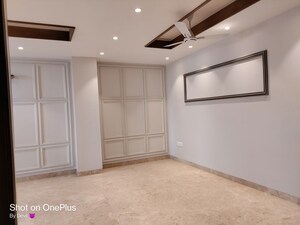 Room in 3 BHK Builder Floor at Sushant Lok I – for Rent