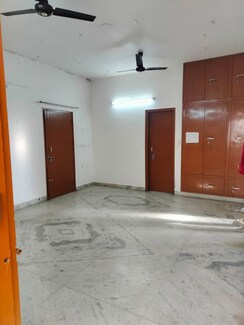 2 BHK +Builder Floor For Rent in Sector 43