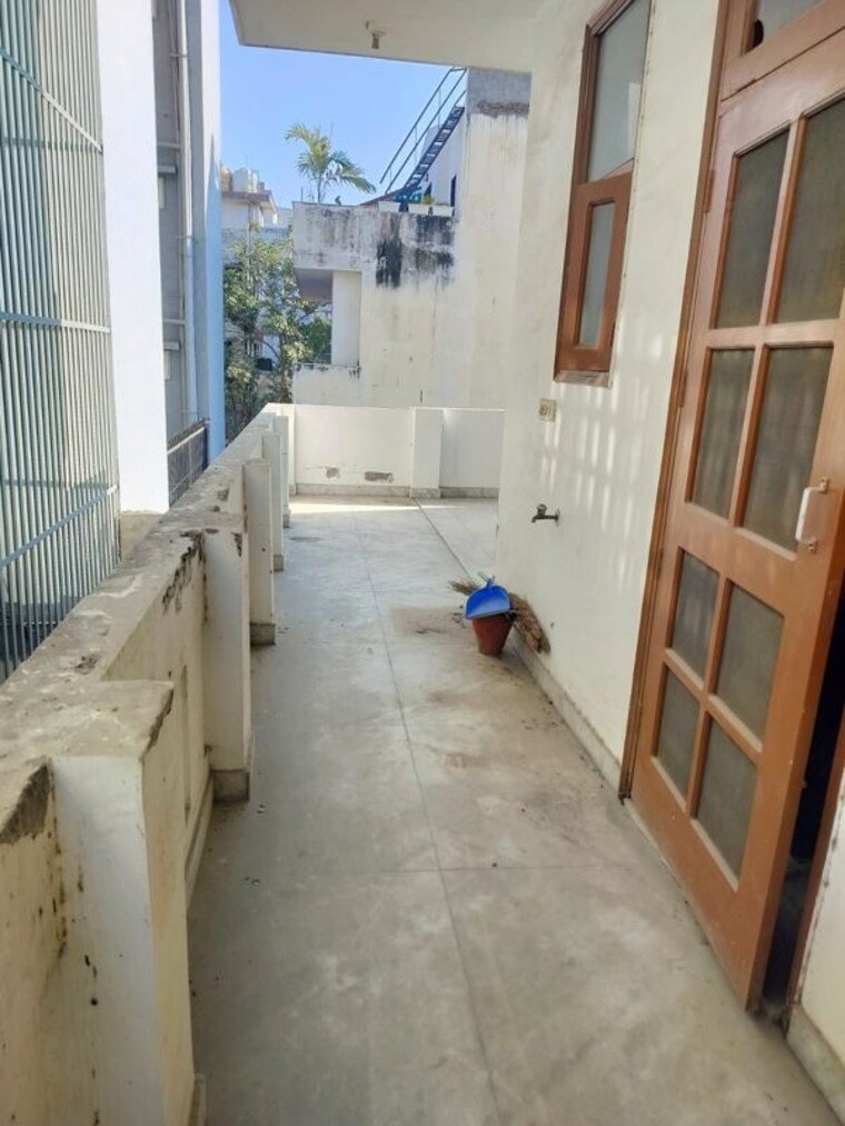 Balcony, sector 43 2 Bedroom 1500 Sq.Ft. Builder Floor In Sector 43 Gurgaon 10656840