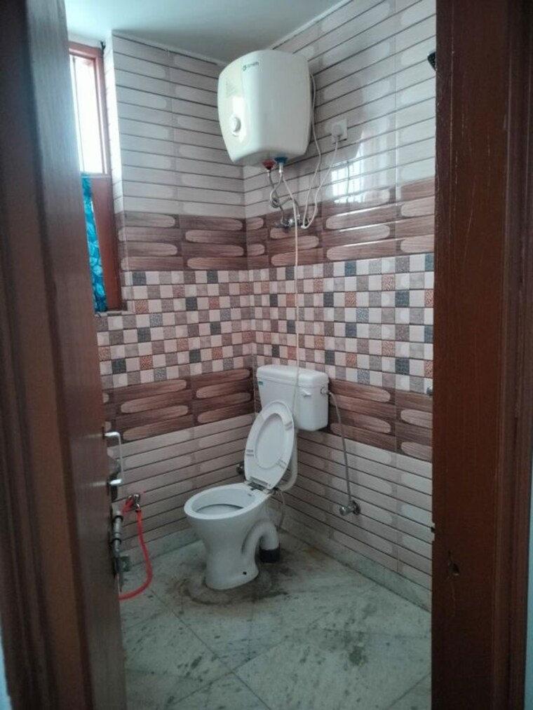 Bathroom, sector 43 2 Bedroom 1500 Sq.Ft. Builder Floor In Sector 43 Gurgaon 10656840
