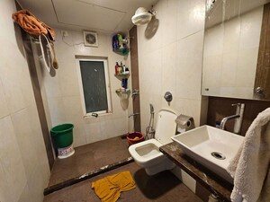 Team Area in 4 BHK Apartment at Raheja Odyssey, Kandivali East – for Rent