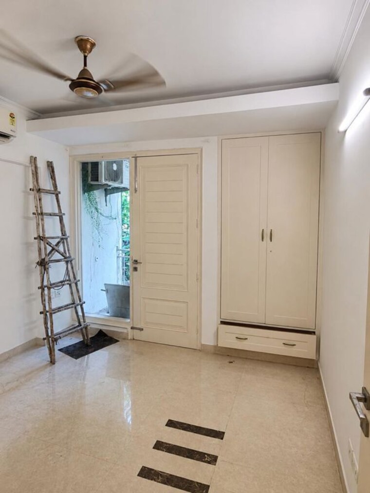 Bedroom, chittaranjan park 3 Bedroom 1500 Sq.Ft. Builder Floor In Chittaranjan Park Delhi 10656973