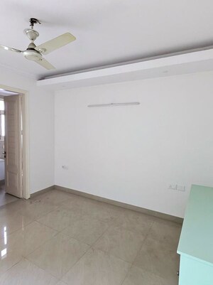 Room in 3 BHK Builder Floor at Chittaranjan Park – for Rent