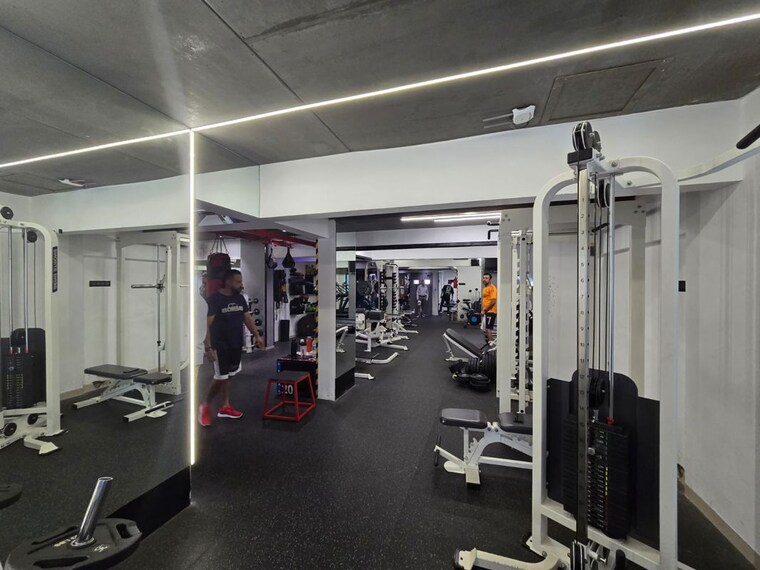  Parking, solitaire-1 Commercial Office Space 6500 Sq.Ft. In Malad West Mumbai 10656967