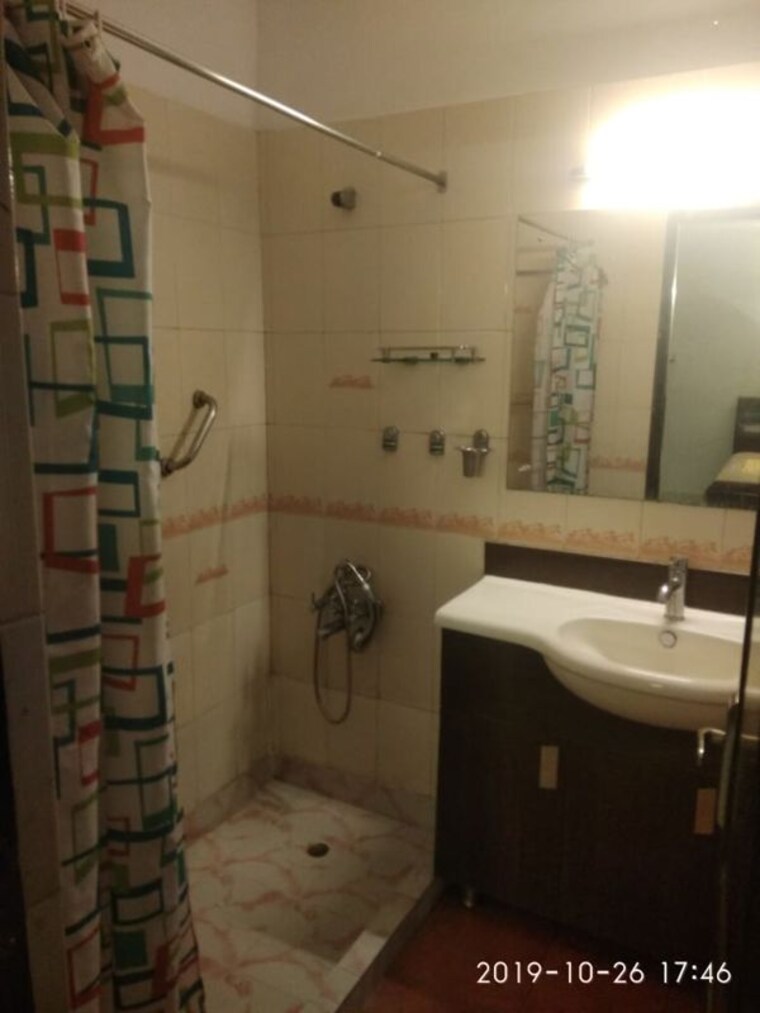 Bathroom, greater kailash ii 3 Bedroom 1900 Sq.Ft. Builder Floor In Greater Kailash ii Delhi 10657018