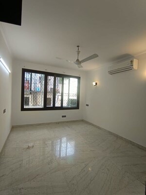 Room in 3 BHK Builder Floor at Gulmohar Park – for Rent