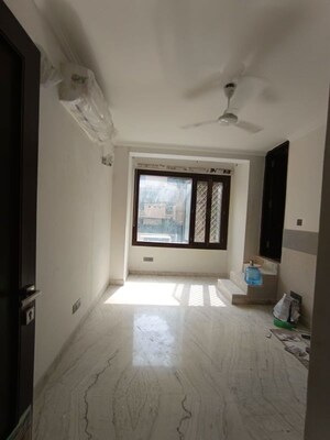 Room in 3 BHK Builder Floor at Gulmohar Park – for Rent