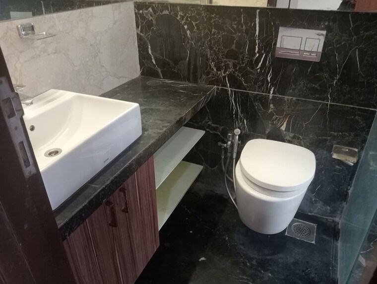 Bathroom, kabra-centroid 3 Bedroom 1031 Sq.Ft. Apartment In Santacruz East Mumbai 10657081
