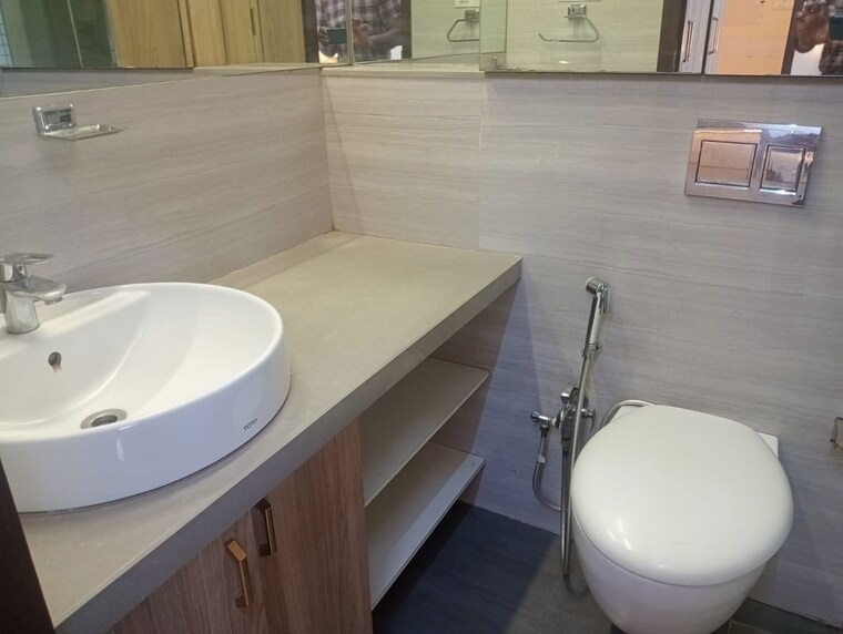 Bathroom, kabra-centroid 3 Bedroom 1031 Sq.Ft. Apartment In Santacruz East Mumbai 10657081