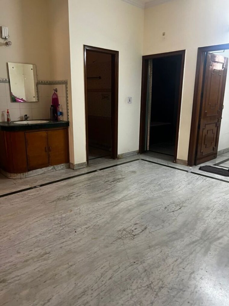 Room, sector 45 1.5 Bedroom 936 Sq.Ft. Builder Floor In Sector 45 Gurgaon 10657142