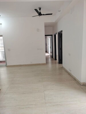 Room in 3.5 BHK Apartment at Skytech Matrott, Sector 76 – for Rent
