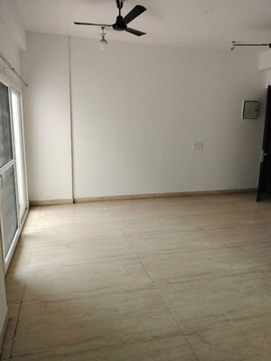 Room in 3.5 BHK Apartment at Skytech Matrott, Sector 76 – for Rent