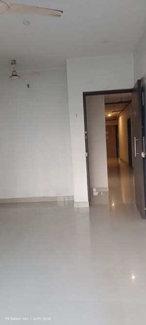 Room in 2 BHK Apartment at Tata Serein, Pokhran Road No Two – for Rent