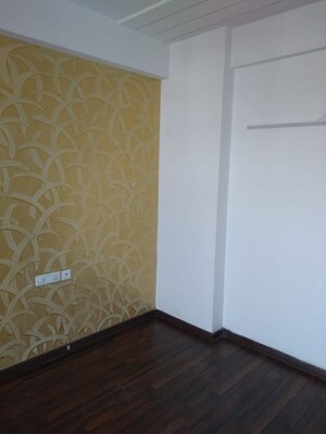 Room in 3 BHK Apartment at Prateek Stylome, Sector 45 – for Rent