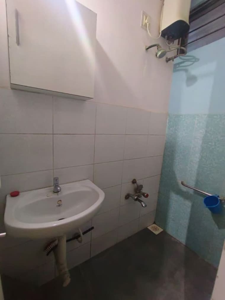 Bathroom, bakeri-sivanta 1 Bedroom 720 Sq.Ft. Apartment In Vejalpur Ahmedabad 10657391