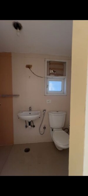 Bathroom in 3.5 BHK Apartment at Jaypee Green Pavillion Heights, Sector 128 – for Rent