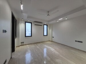 Room in 4 BHK Builder Floor at Safdarjung Enclave – for Rent