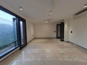 Room in 4 BHK Builder Floor at Safdarjung Enclave – for Rent