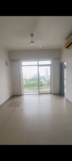 Room in 3.5 BHK Apartment at Jaypee Greens Pavilion Court Royale, Jaypee Greens – for Rent