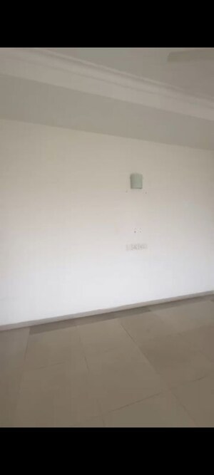 Room in 3.5 BHK Apartment at Jaypee Greens Pavilion Court Royale, Jaypee Greens – for Rent