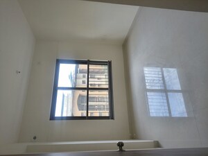 Room in 2 BHK Apartment at Kalpataru Srishti Namaah, Mira Road – for Rent