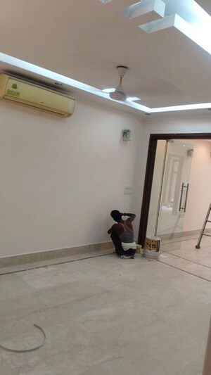 Parking in 3 BHK Builder Floor at Greater Kailash I – for Rent