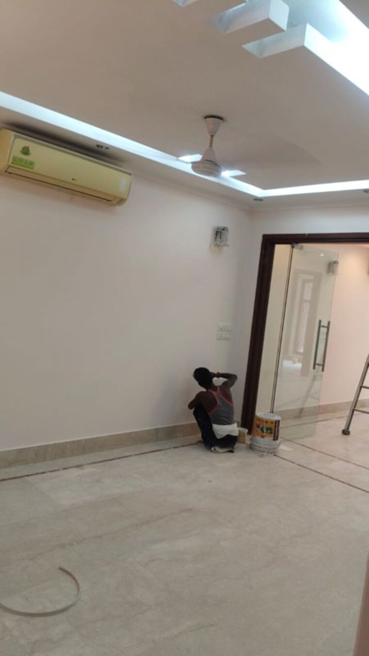  Parking, greater kailash i 3 Bedroom 200 Sq.Ft. Builder Floor In Greater Kailash I Delhi 10657407