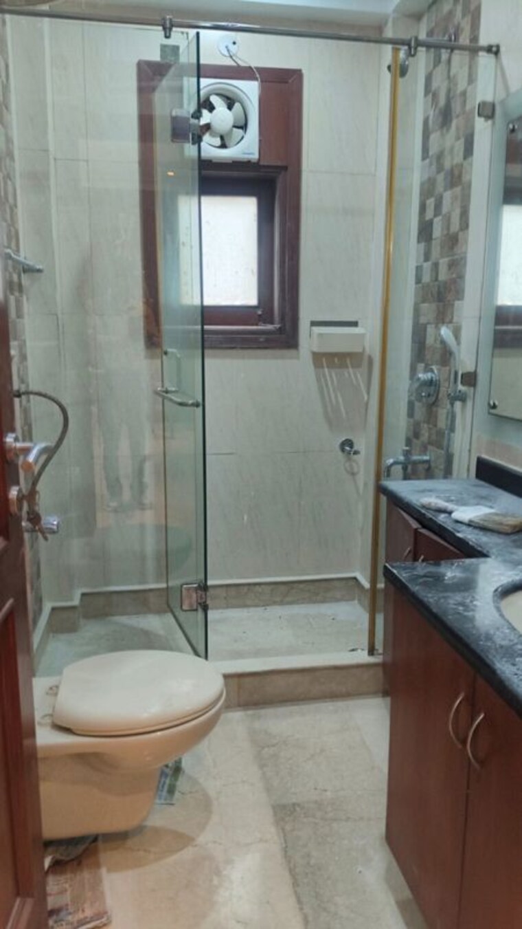 Bathroom, greater kailash i 3 Bedroom 200 Sq.Ft. Builder Floor In Greater Kailash I Delhi 10657407