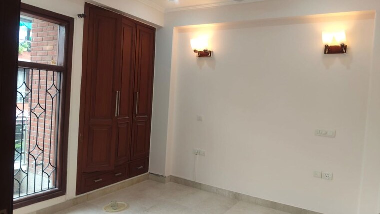 Room, greater kailash i 3 Bedroom 200 Sq.Ft. Builder Floor In Greater Kailash I Delhi 10657407