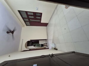 Living Room in 1.5 BHK Builder Floor at Mayur Vihar – for Rent